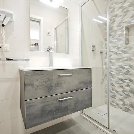 Giglio Rosso 3*